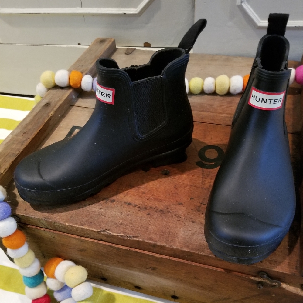 Hunter Chelsea Boots in Navy